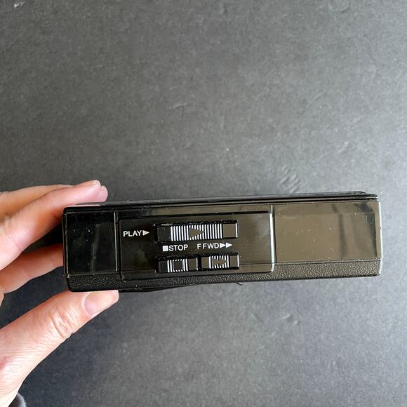 PARTS REPAIR ONLY Vintage Sanyo MGP9 Portable Cassette Player - Picture 5 of 9